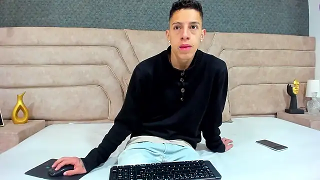 Snapshot of thiago19s chatting on July 2026 12:40:02 PM thiago19s online show from July 2026 12:40:02 PM