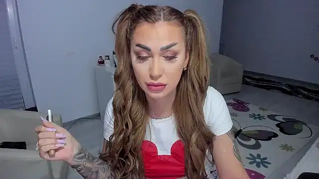 Snapshot of GlossyDiamondX chatting on February 2025 05:09:01 AM GlossyDiamondX online show from February 2025 05:09:01 AM