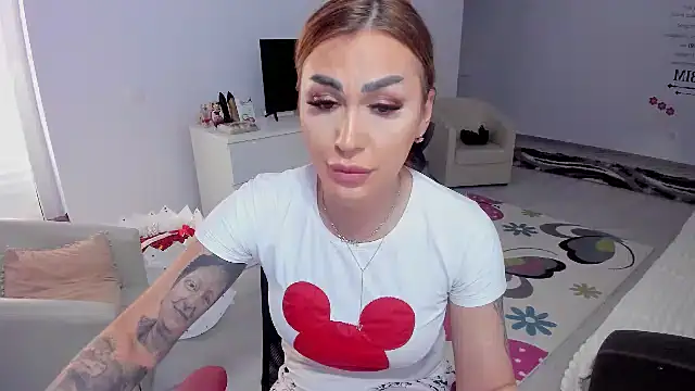 Snapshot of GlossyDiamondX chatting on February 2025 02:02:01 PM GlossyDiamondX online show from February 2025 02:02:01 PM
