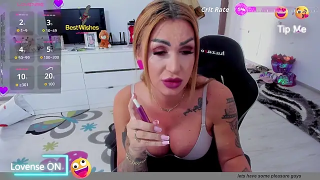 Snapshot of GlossyDiamondX chatting on September 2025 10:19:02 AM GlossyDiamondX online show from September 2025 10:19:02 AM