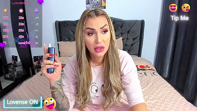 Snapshot of GlossyDiamondX chatting on January 2026 05:53:02 AM GlossyDiamondX online show from January 2026 05:53:02 AM