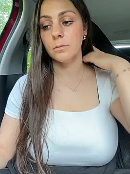 Snapshot of Loella-Rose chatting on June 2026 03:40:02 PM Loella-Rose online show from June 2026 03:40:02 PM