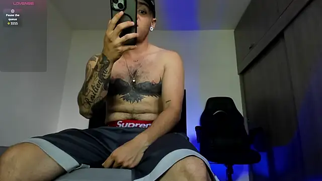 Snapshot of male_pussy chatting on April 2026 05:21:02 PM male pussy online show from April 2026 05:21:02 PM