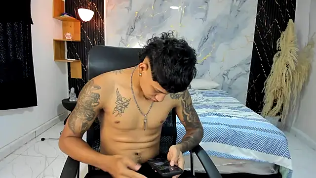 Snapshot of slim_master12 chatting on April 2026 07:00:02 PM slim master12 online show from April 2026 07:00:02 PM