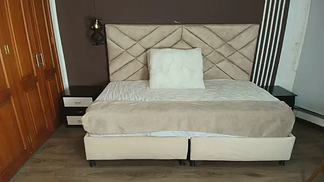 Raquel jones online show from February 2025 11:34:01 AM