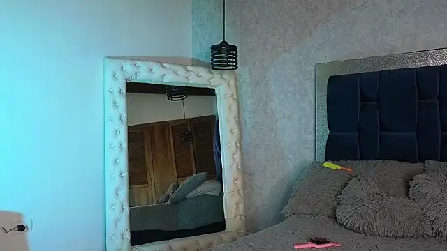 SaraWilliamss  online show from December 2024 01:06:01 PM