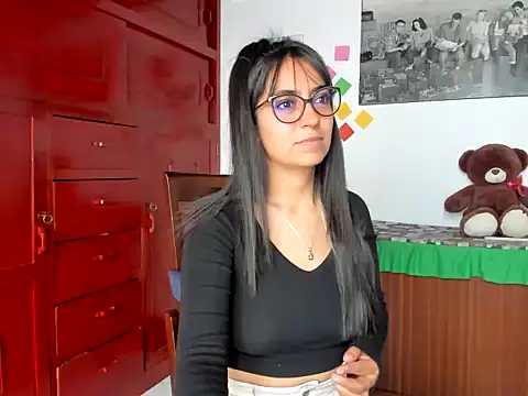 Isabellaa22 1 online show from December 2024 04:38:01 PM