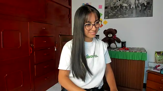 Isabellaa22 1 online show from January 2025 09:09:02 PM