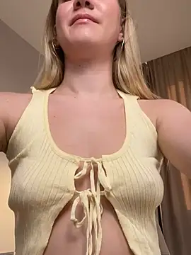 Snapshot of teasecake chatting on March 2025 01:32:02 AM teasecake online show from March 2025 01:32:02 AM