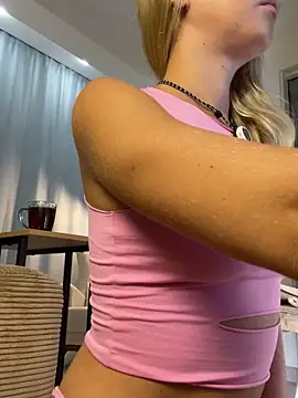 Snapshot of teasecake chatting on September 2025 01:32:02 AM teasecake online show from September 2025 01:32:02 AM