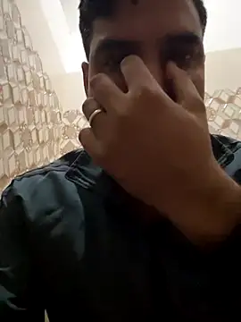 Snapshot of bull_4hottie chatting on December 2025 01:21:02 AM bull 4hottie online show from December 2025 01:21:02 AM