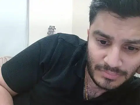 Snapshot of robintoit chatting on May 2026 08:28:02 PM robintoit online show from May 2026 08:28:02 PM