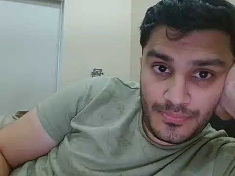 Snapshot of robintoit chatting on May 2026 11:18:02 AM robintoit online show from May 2026 11:18:02 AM