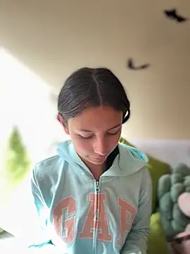 Bonniepark online show from October 2025 01:23:04 PM