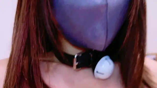 Snapshot of Yui-Ch chatting on December 2024 02:37:01 PM Yui-Ch online show from December 2024 02:37:01 PM