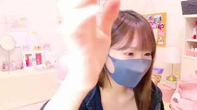 Snapshot of Yui-Ch chatting on December 2024 01:45:02 PM Yui-Ch online show from December 2024 01:45:02 PM