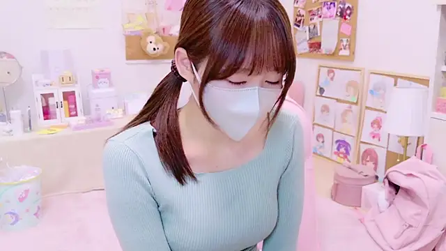 Snapshot of Yui-Ch chatting on January 2025 01:01:01 PM Yui-Ch online show from January 2025 01:01:01 PM