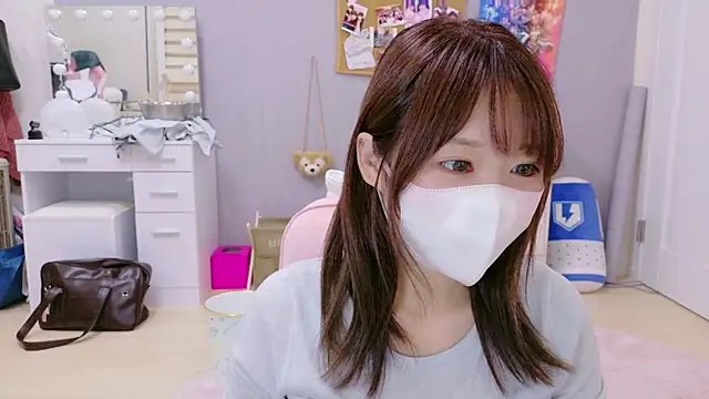 Snapshot of Yui-Ch chatting on September 2025 02:27:01 PM Yui-Ch online show from September 2025 02:27:01 PM