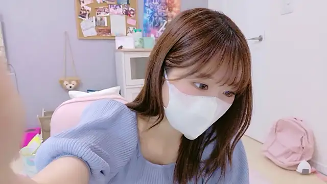Snapshot of Yui-Ch chatting on September 2025 11:59:01 AM Yui-Ch online show from September 2025 11:59:01 AM