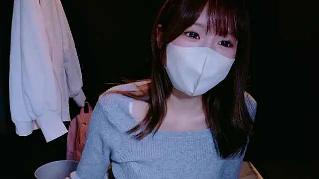 Snapshot of Yui-Ch chatting on October 2025 01:00:02 PM Yui-Ch online show from October 2025 01:00:02 PM