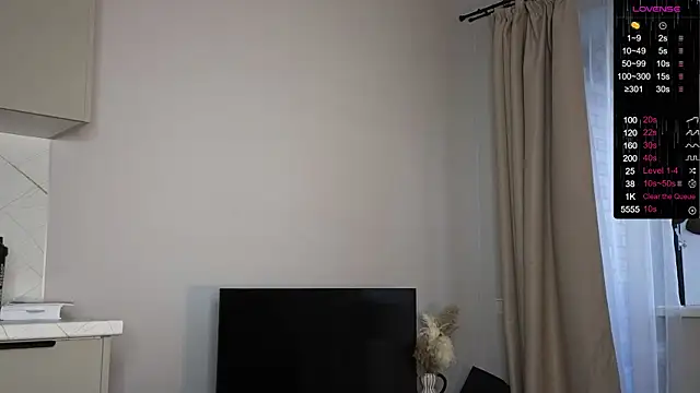 Snapshot of R1mmo__ chatting on September 2025 04:18:01 PM R1mmo online show from September 2025 04:18:01 PM