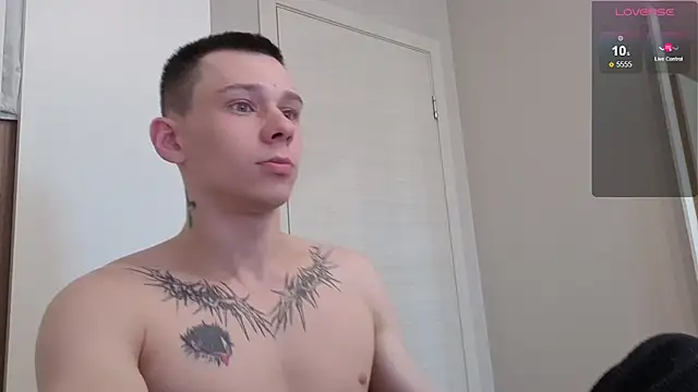 Snapshot of R1mmo__ chatting on October 2025 12:00:02 PM R1mmo online show from October 2025 12:00:02 PM