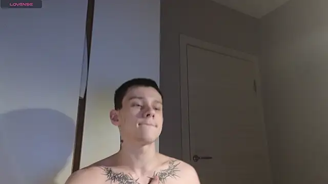 Snapshot of R1mmo__ chatting on October 2025 06:58:02 PM R1mmo online show from October 2025 06:58:02 PM