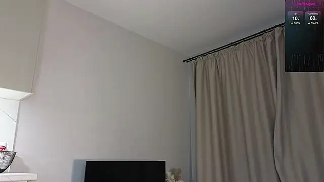 Snapshot of R1mmo__ chatting on November 2025 06:29:01 PM R1mmo online show from November 2025 06:29:01 PM