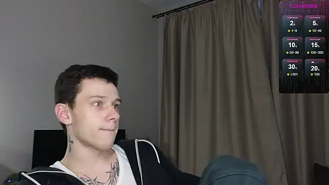 Snapshot of R1mmo__ chatting on November 2025 12:48:01 PM R1mmo online show from November 2025 12:48:01 PM