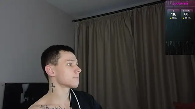 Snapshot of R1mmo__ chatting on December 2025 10:22:02 AM R1mmo online show from December 2025 10:22:02 AM