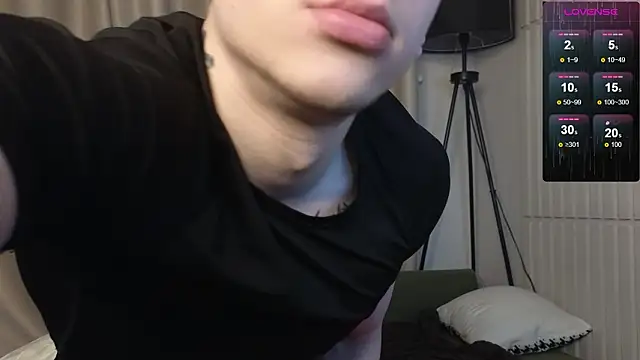 Snapshot of R1mmo__ chatting on February 2026 06:28:02 AM R1mmo online show from February 2026 06:28:02 AM