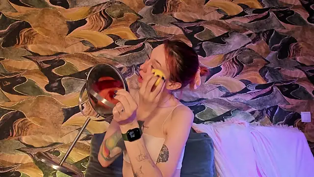 Snapshot of CrystalRey chatting on January 2025 02:56:01 AM CrystalRey online show from January 2025 02:56:01 AM