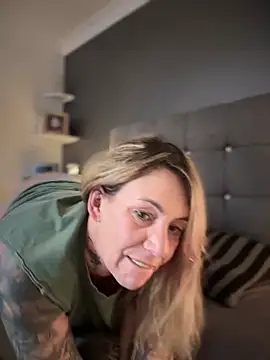 Snapshot of blondebitch2 chatting on January 2025 02:35:01 PM blondebitch2 online show from January 2025 02:35:01 PM