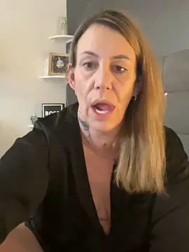 Snapshot of blondebitch2 chatting on February 2025 01:11:02 PM blondebitch2 online show from February 2025 01:11:02 PM