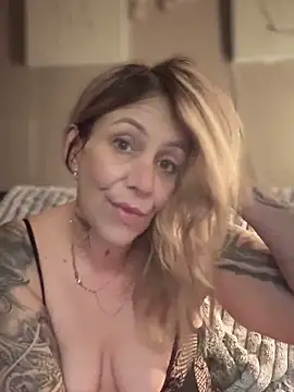 Snapshot of blondebitch2 chatting on March 2025 12:22:02 AM blondebitch2 online show from March 2025 12:22:02 AM