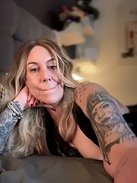 Snapshot of blondebitch2 chatting on November 2025 10:31:01 AM blondebitch2 online show from November 2025 10:31:01 AM