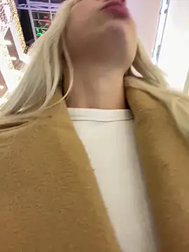 LuisaBecker online show from December 2024 03:46:01 PM