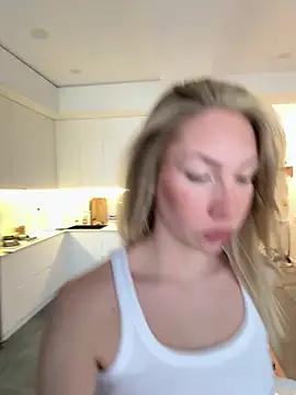 LuisaBecker online show from April 2026 03:57:01 AM