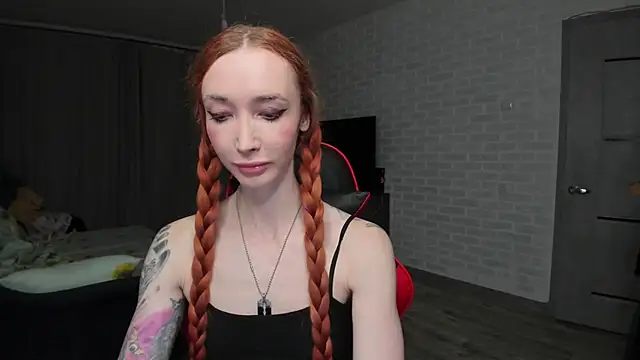 Roxy Silver online show from October 2025 07:07:02 PM