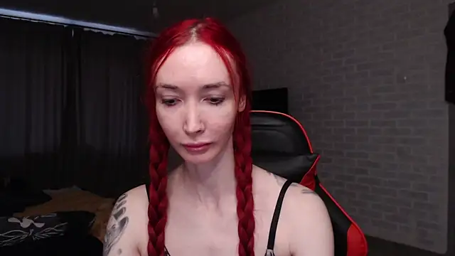 Snapshot of Roxy_Silver chatting on April 2026 05:34:01 AM Roxy Silver online show from April 2026 05:34:01 AM