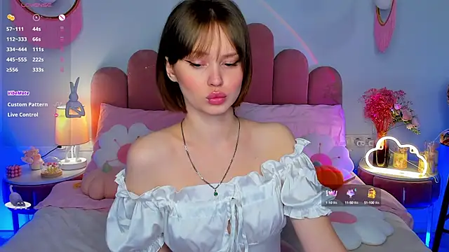 Snapshot of MaryLew chatting on October 2025 05:28:02 AM MaryLew online show from October 2025 05:28:02 AM