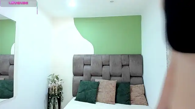  AlejaCruz  online show from November 2025 07:24:02 PM