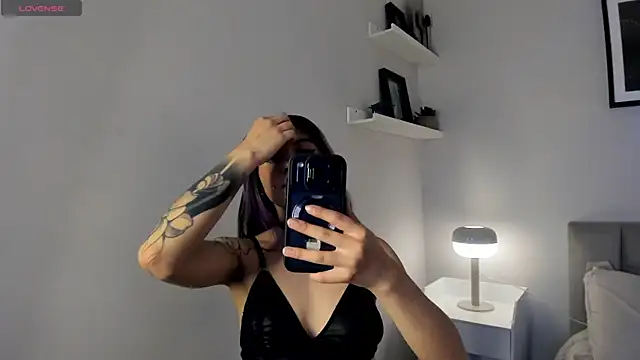 Snapshot of Violetta_Nur chatting on June 2026 08:13:02 PM Violetta Nur online show from June 2026 08:13:02 PM