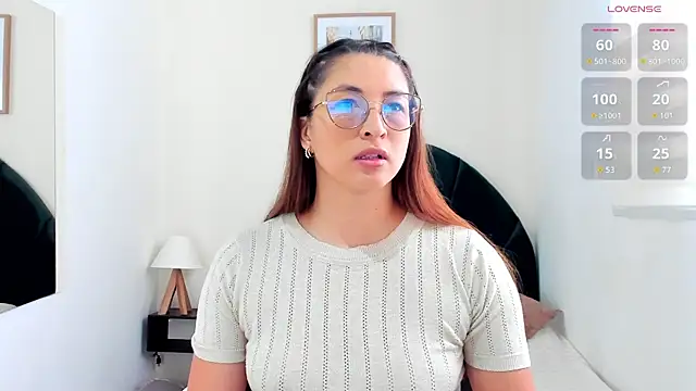  LaraMom  online show from April 2026 07:44:01 PM