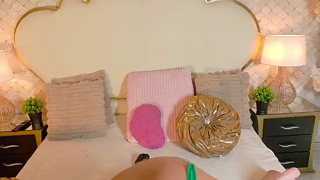 Snapshot of MayraVegas chatting on February 2026 02:05:01 PM MayraVegas online show from February 2026 02:05:01 PM