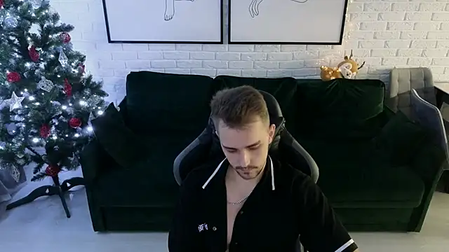 Snapshot of Larstar01 chatting on December 2024 12:30:01 AM Larstar01 online show from December 2024 12:30:01 AM