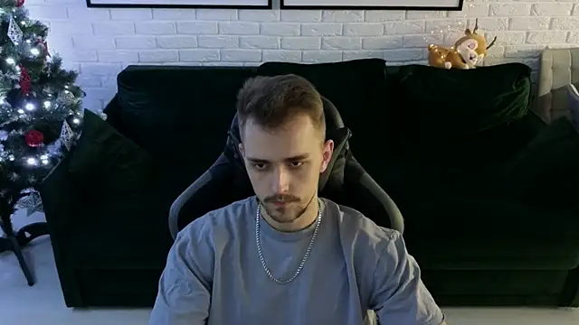 Snapshot of Larstar01 chatting on December 2024 12:52:01 AM Larstar01 online show from December 2024 12:52:01 AM