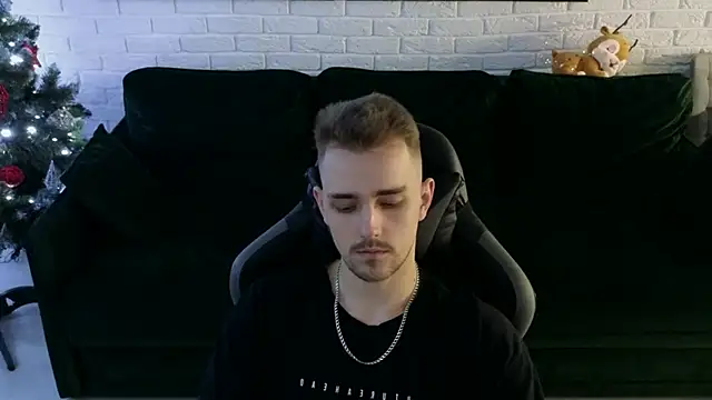 Snapshot of Larstar01 chatting on December 2024 01:57:02 AM Larstar01 online show from December 2024 01:57:02 AM