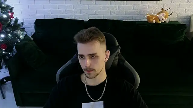 Snapshot of Larstar01 chatting on December 2024 02:34:02 AM Larstar01 online show from December 2024 02:34:02 AM