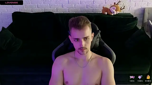 Snapshot of Larstar01 chatting on January 2025 07:24:01 AM Larstar01 online show from January 2025 07:24:01 AM